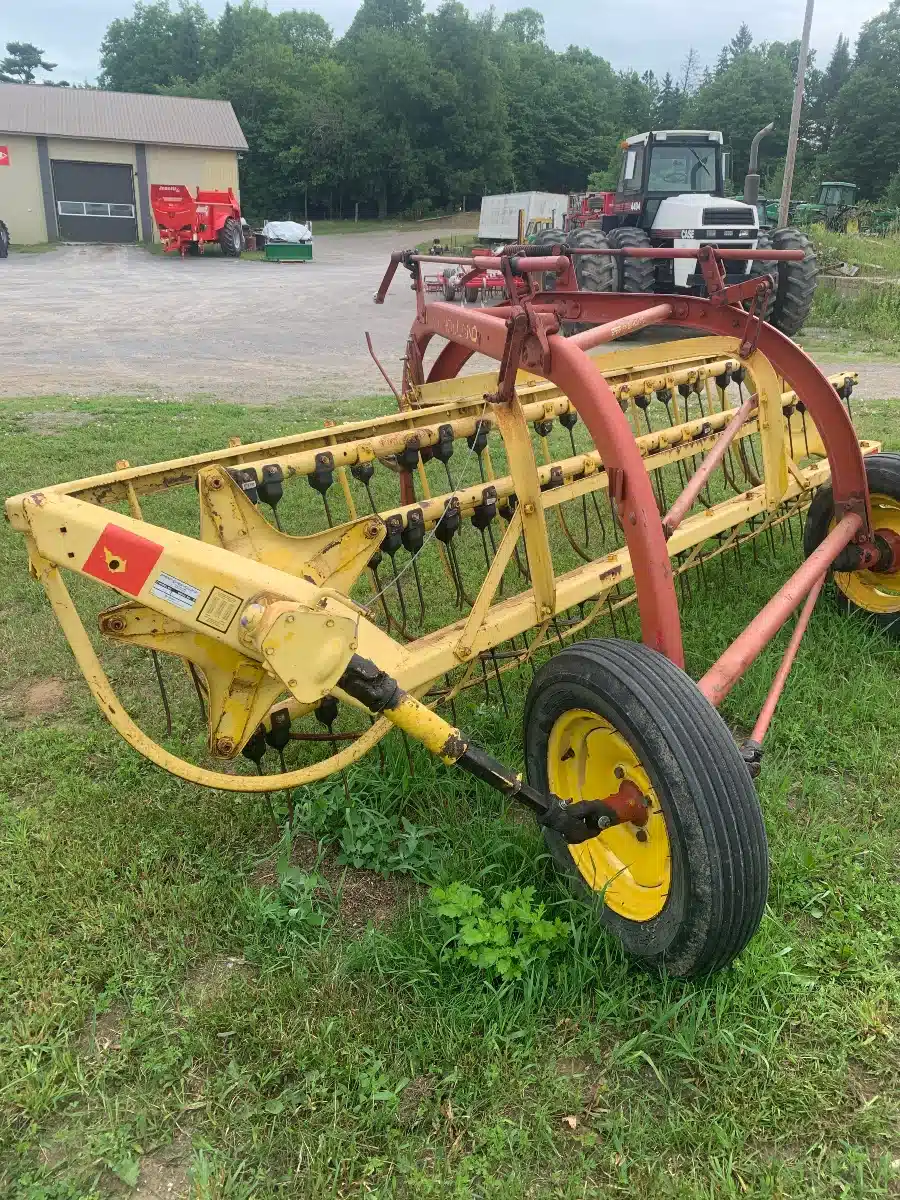 Gallery image 2 for Used New Holland 258 Rake