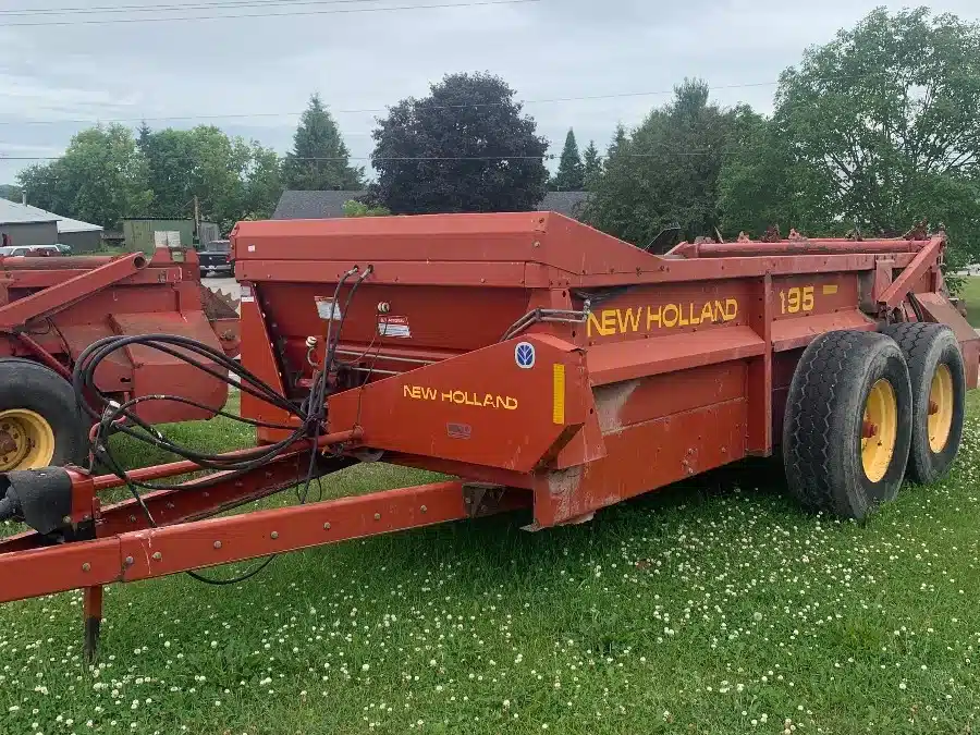 Gallery image 1 for Used New Holland 195 Manure Spreader