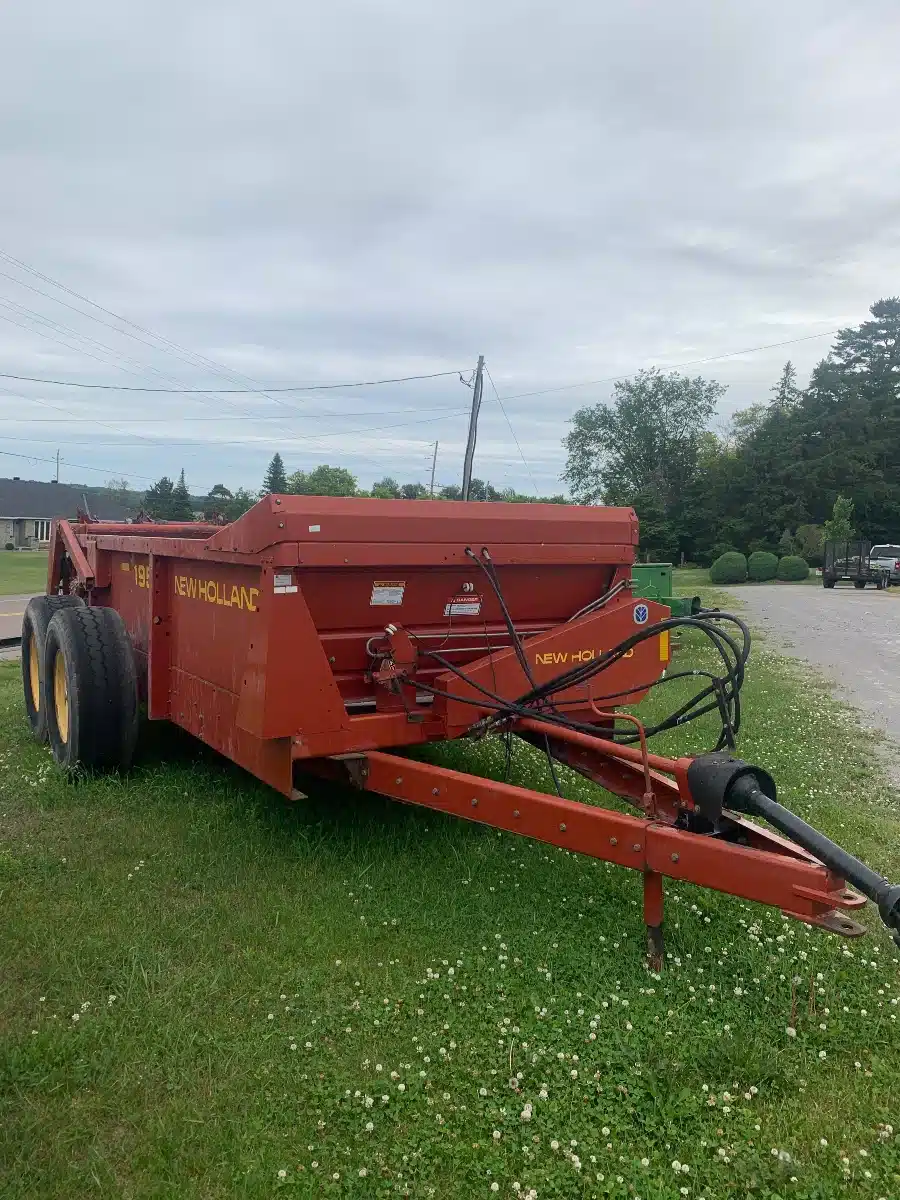 Gallery image 2 for Used New Holland 195 Manure Spreader