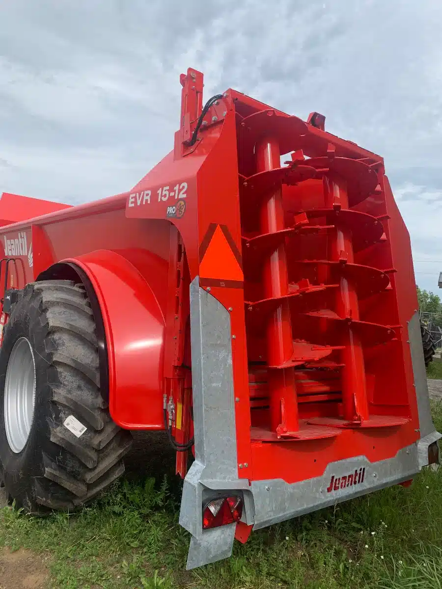 Gallery image 2 for New 2025 Jeantil EVR 15-12 Manure Spreader