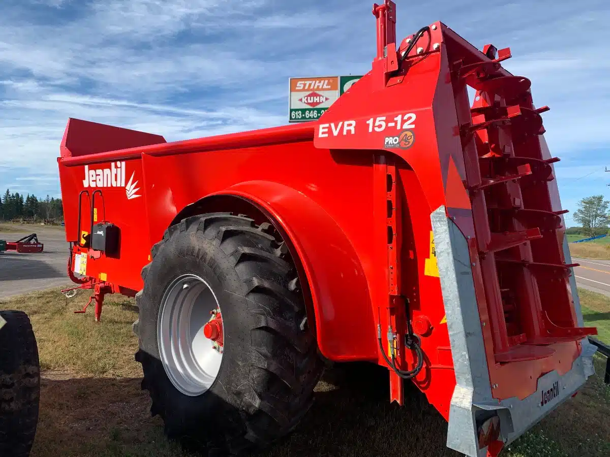 New 2025 Jeantil EVR 15-12 Manure Spreader