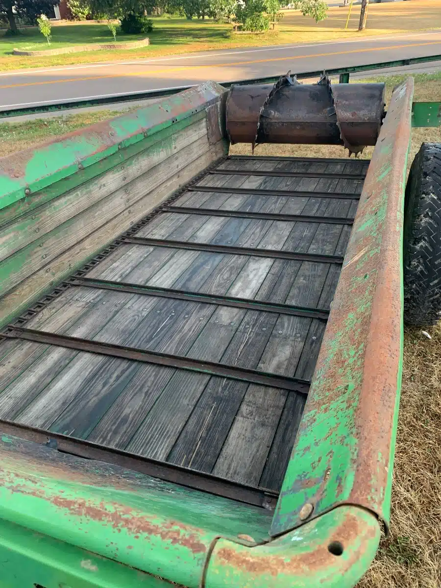 Gallery image 2 for Used John Deere 40 Manure Spreader