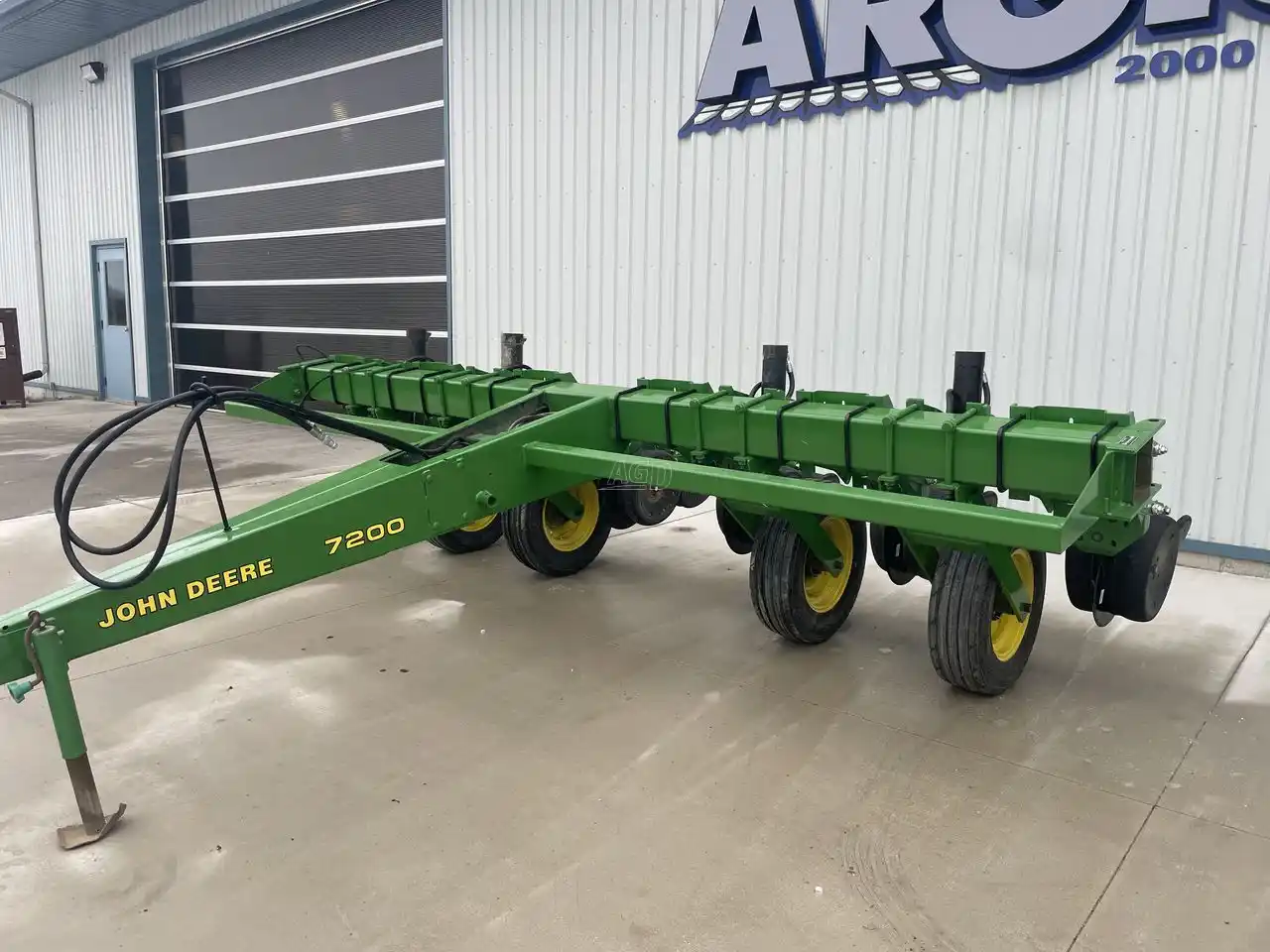Gallery image 1 for Used John Deere 7200 Planter
