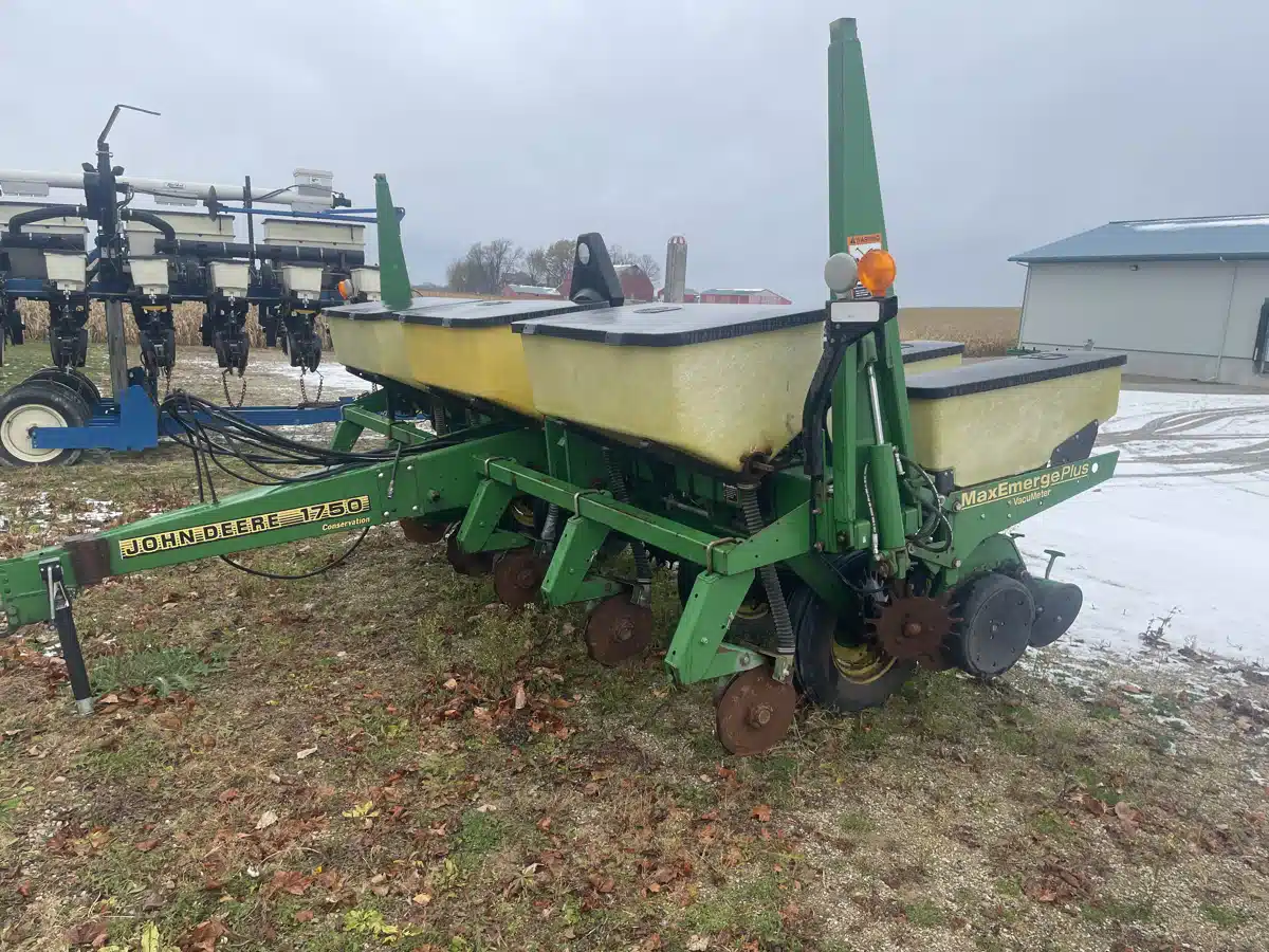 Gallery image 1 for Used John Deere 1750 Planter