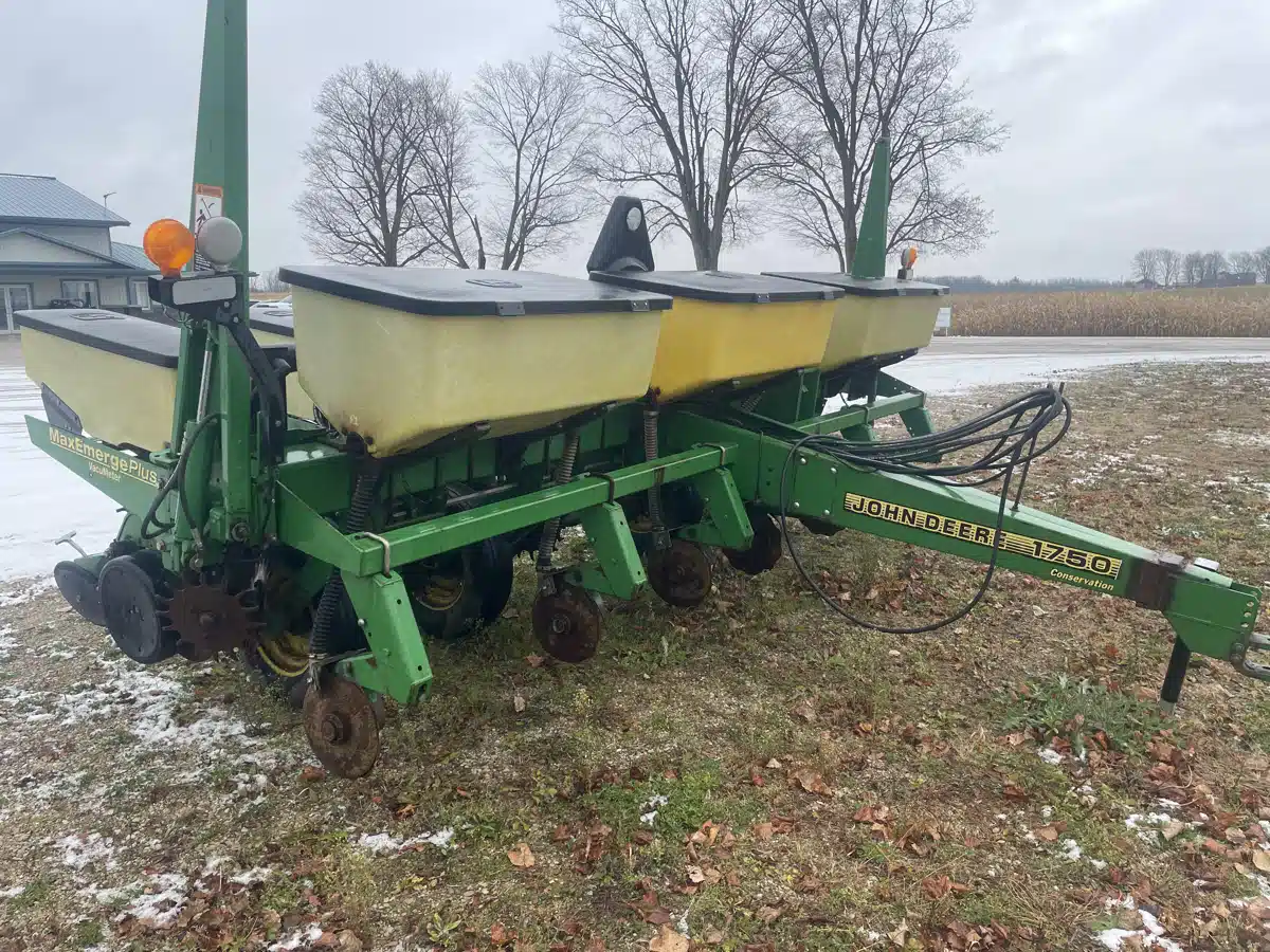 Gallery image 2 for Used John Deere 1750 Planter