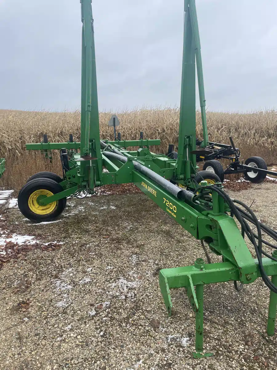 Gallery image 2 for John Deere 7200 Planter