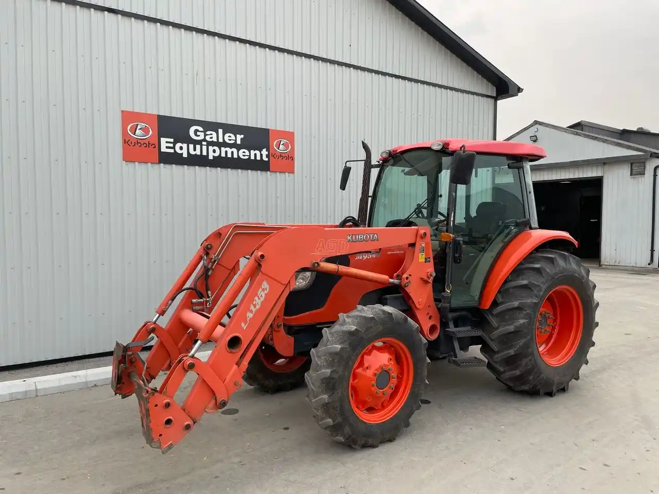 Gallery image 2 for Used 2009 Kubota M9540DT Tractor