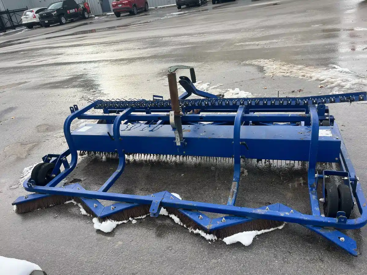 Photo de la Galerie 1 pour 0000 Tow-Behind Field Groomer Produit d'aménagement paysager