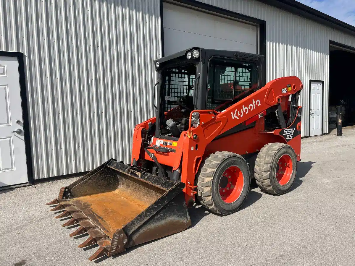 Photo de la Galerie 2 pour 2023 Kubota SSV65P chargeuse à direction à glissement