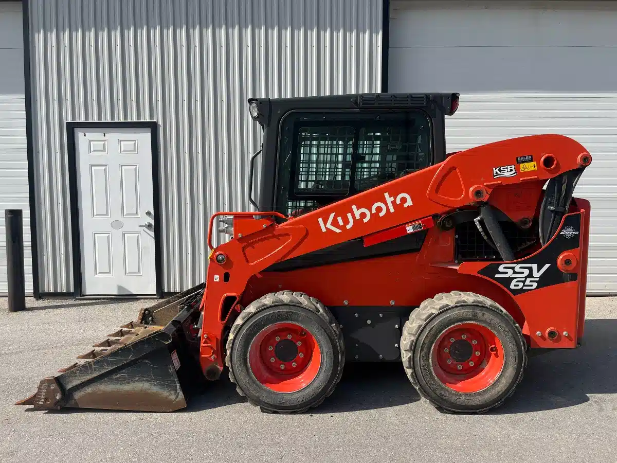Photo de la Galerie 1 pour 2023 Kubota SSV65P chargeuse à direction à glissement