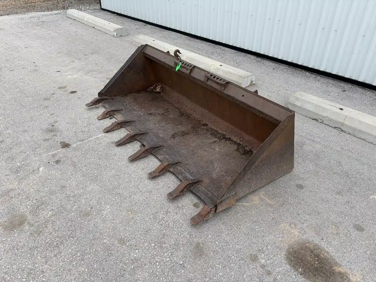 Photo de la Galerie 2 pour 72" Bucket w/ Skid Steer Quick Attach Coupler Godet (bucket)