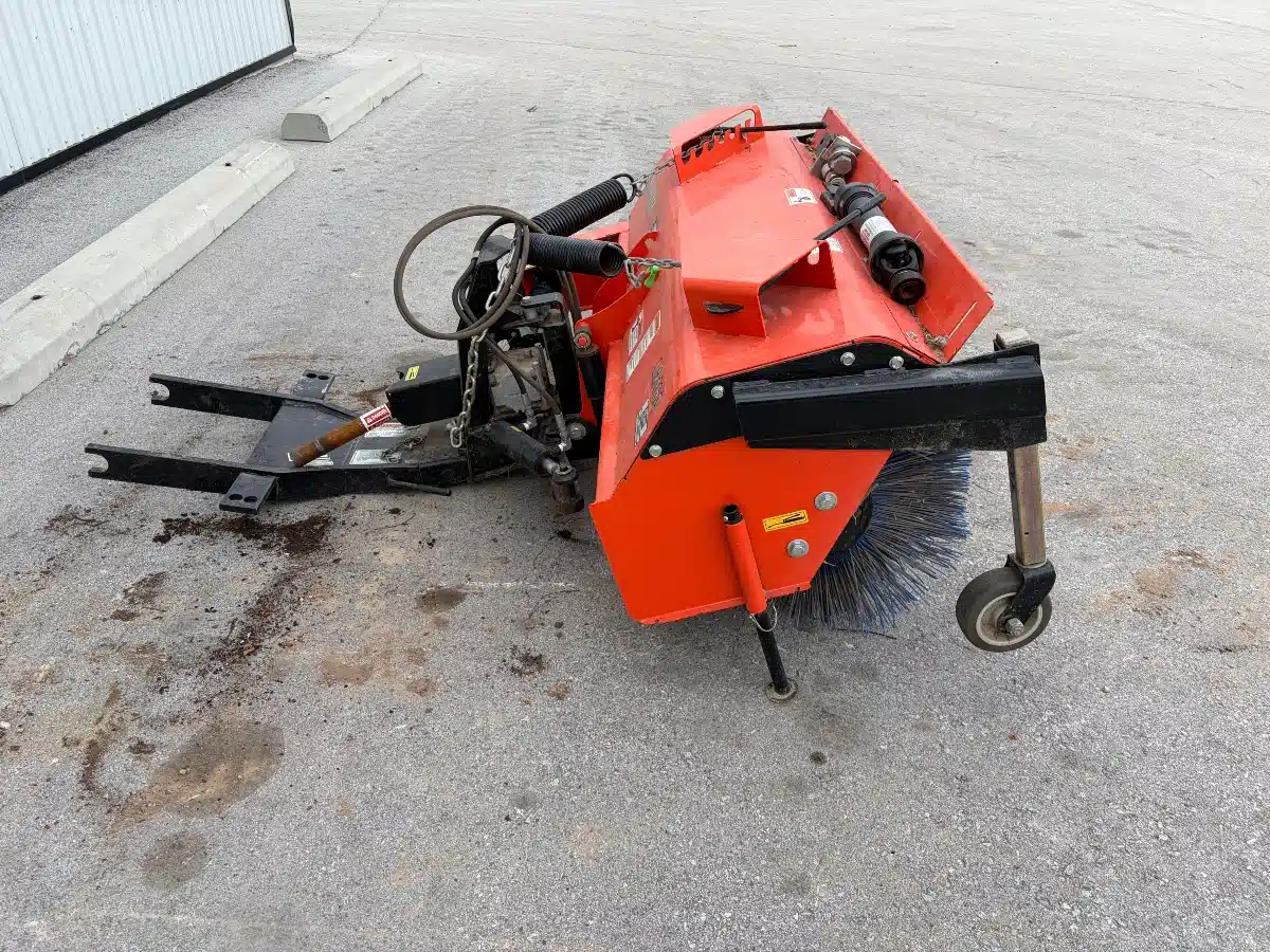 Photo de la Galerie 2 pour 2014 L2163 Balayeur