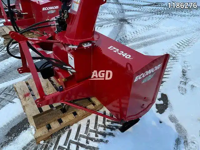 Gallery image 2 for New 2022 Normand E72-240 Snow Blower