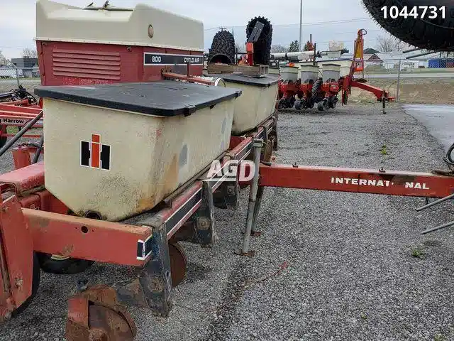 Gallery image 2 for Used International Harvester Cyclo Planter