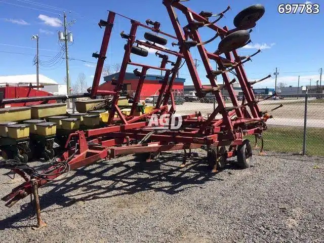 Gallery image 2 for Used 1998 Case IH 4300 Cultivator
