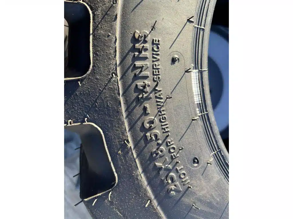 Gallery image 2 for 2024 Titan 25X8.50-14 et 43X16-20 Tires