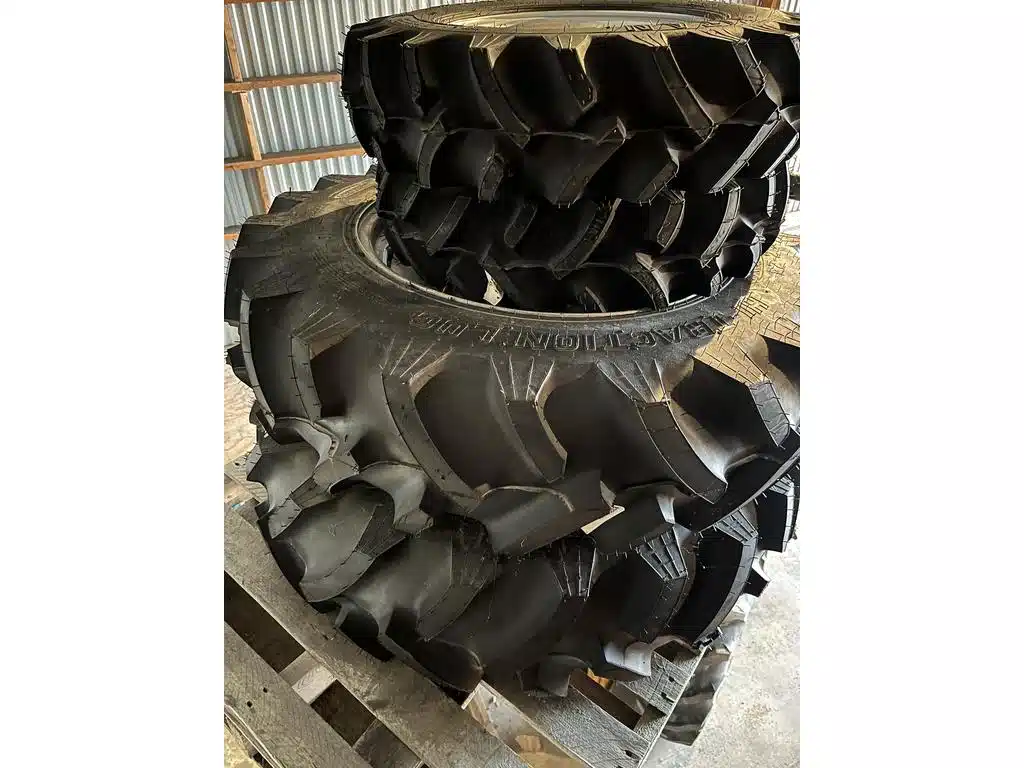 Gallery image 2 for 2024 Titan 7-14 et 11.2-24 Tires