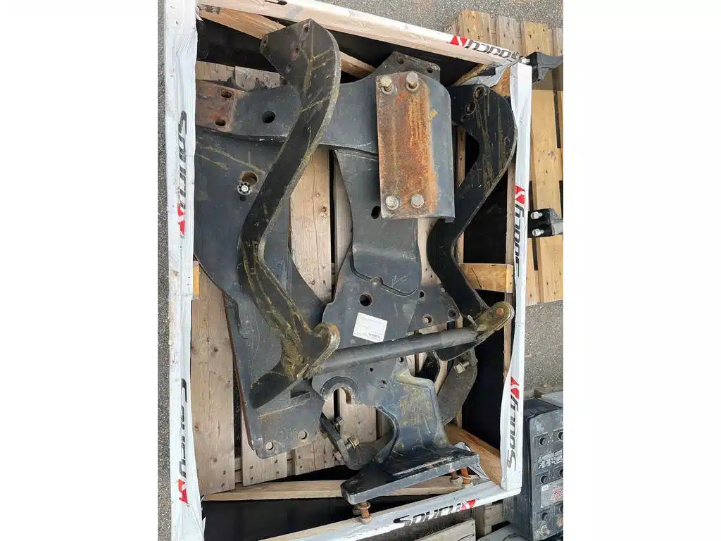 Gallery image 1 for Used 2011 Case IH bracket loader Attachment