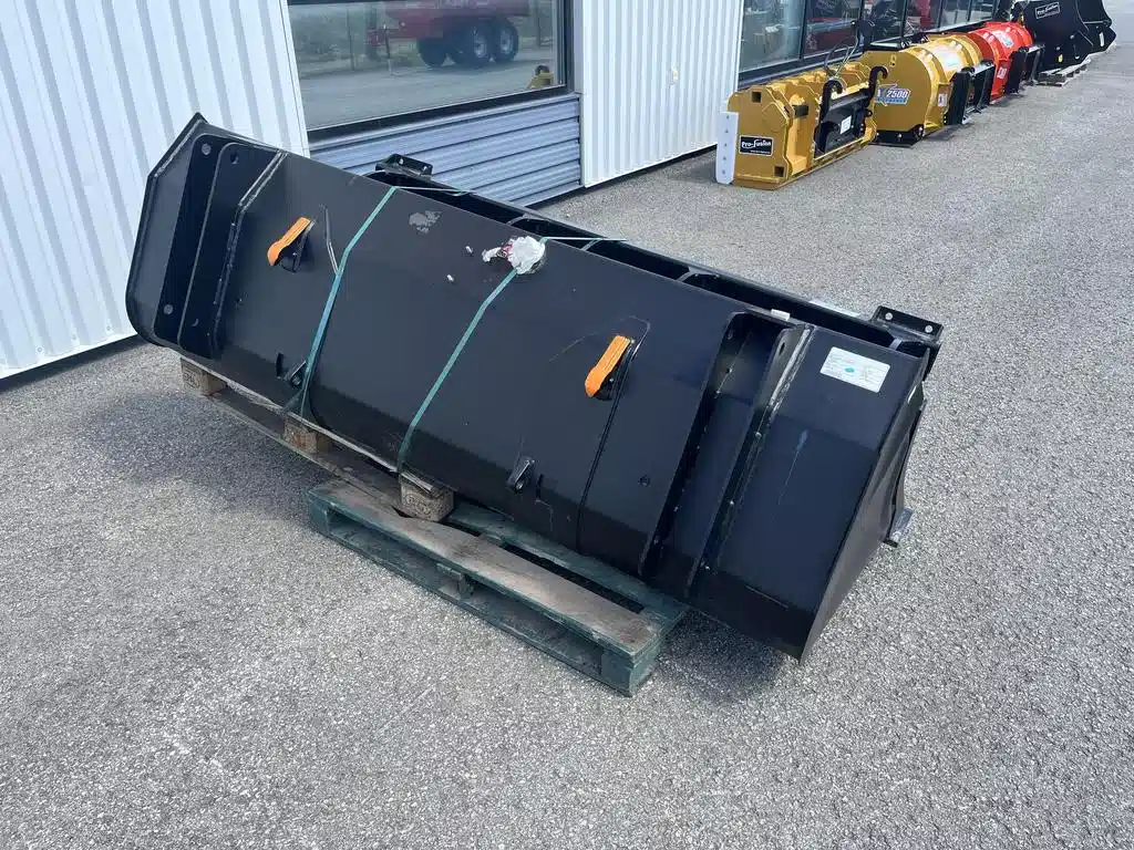 Gallery image 2 for New 2023 Alo Grapple Bucket 240T Front End Loader