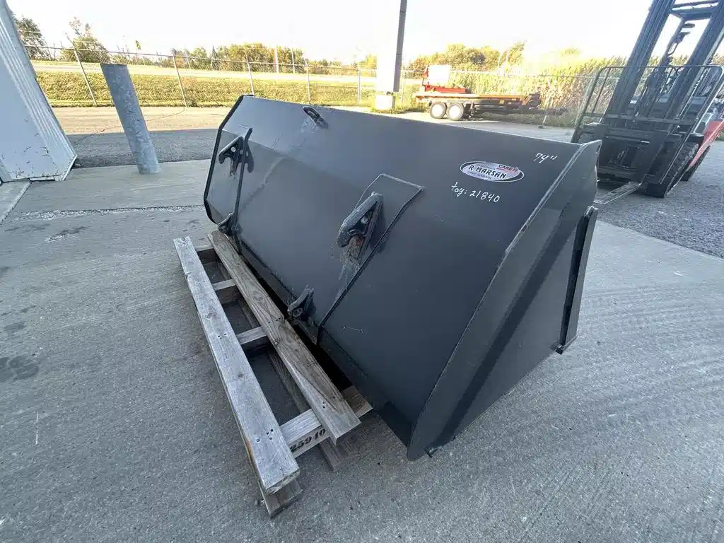 Gallery image 2 for Used 2021 Stoll Godet Robust S 74'' Bucket