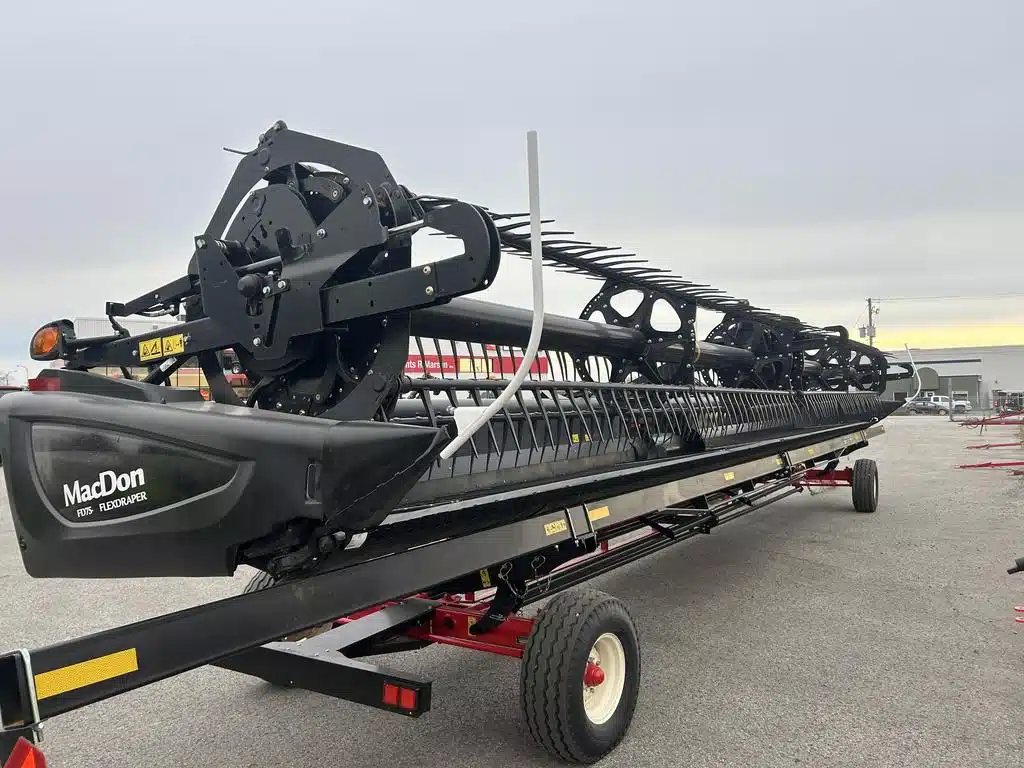 Gallery image 2 for Used 2017 MacDon FD75 Header - Row Crop