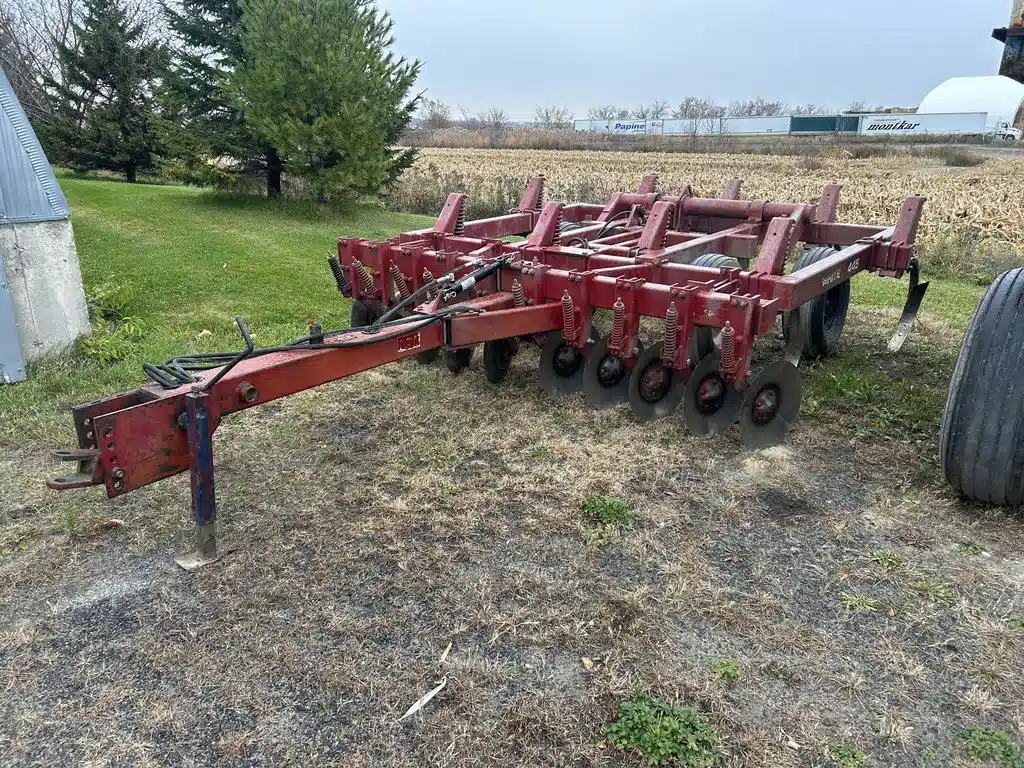 Used 2000 White 445 Cultivator