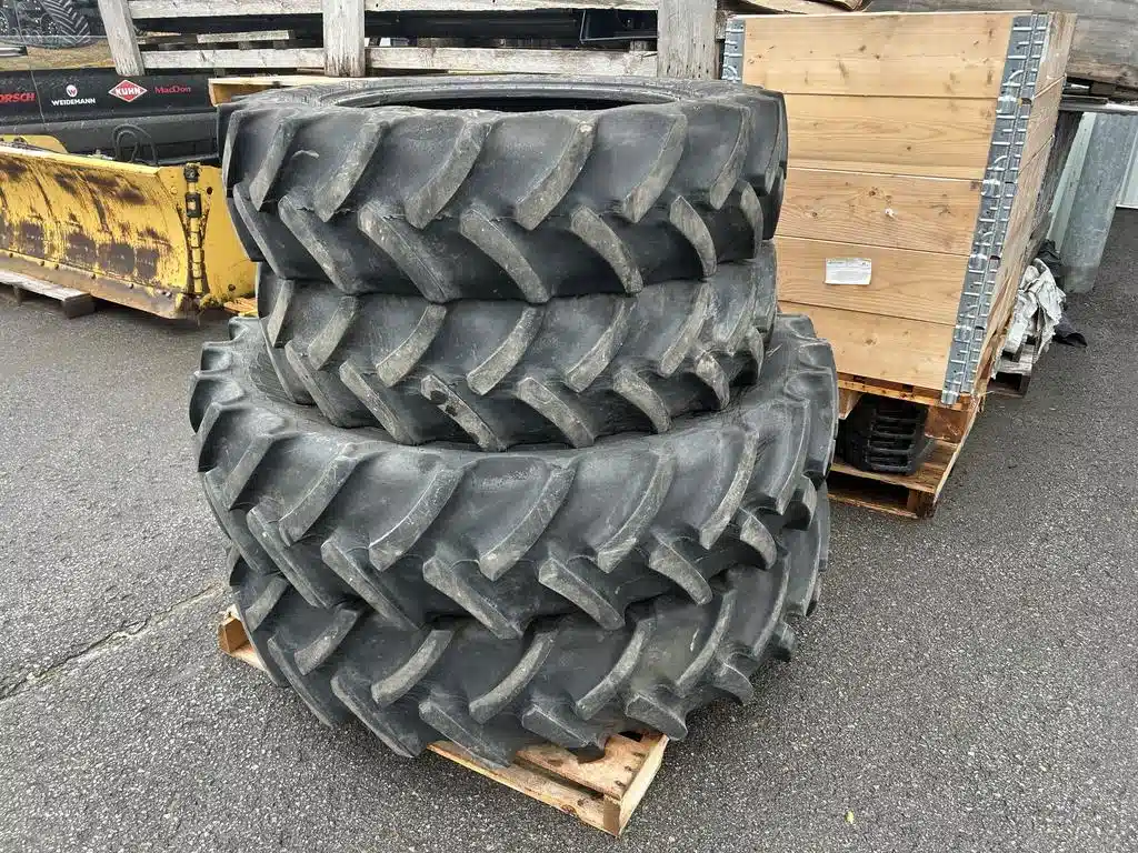 Photo de la Galerie 2 pour 2020 Mitas 280/85R28 Pneus