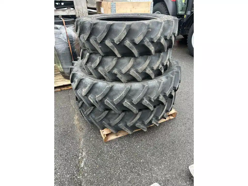 Photo de la Galerie 1 pour 2020 Mitas 280/85R28 Pneus