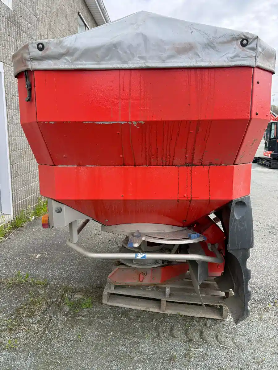 Used 2016 Kuhn AXIS 50.2 Spreader - Fertilizer