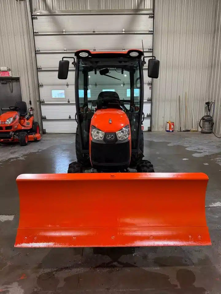 Photo de la Galerie 2 pour 2024 Kubota LX2610 Tracteur