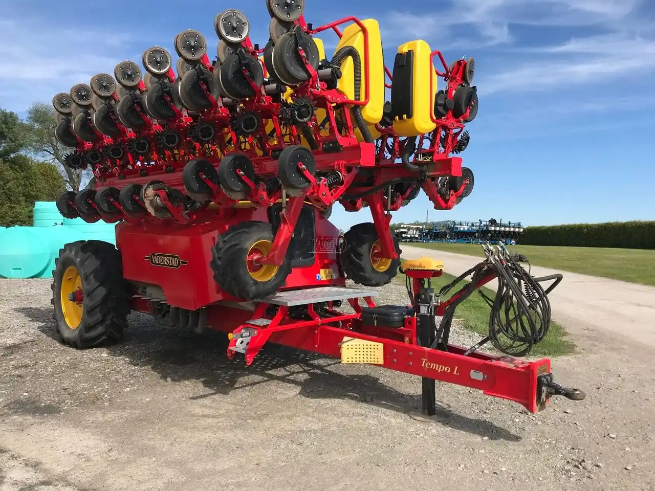 Gallery image 2 for New Väderstad Tempo L Dry Fert Planter