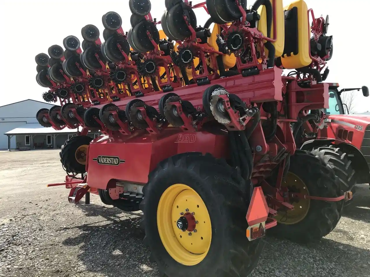 Gallery image 1 for New Väderstad Tempo L Dry Fert Planter