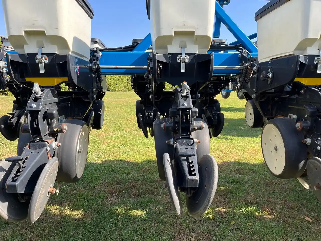 Gallery image 2 for Used 2002 Kinze 3600 Planter