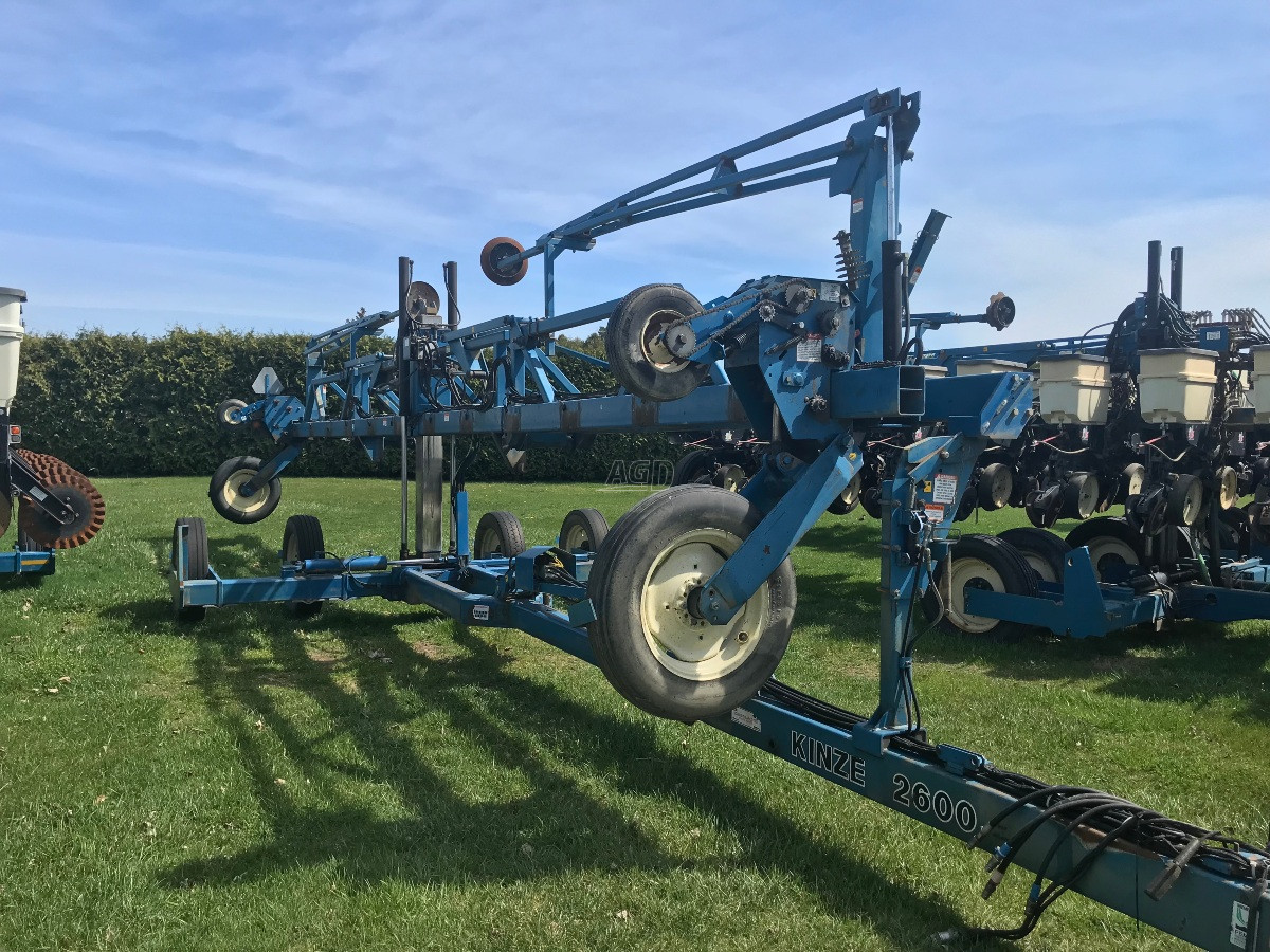 Gallery image 2 for Used Kinze 2600 Planter