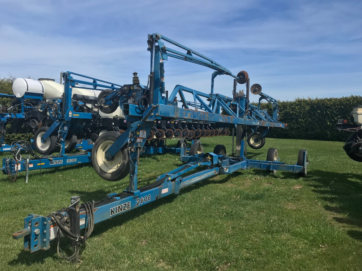 Gallery image 1 for Used Kinze 2600 Planter