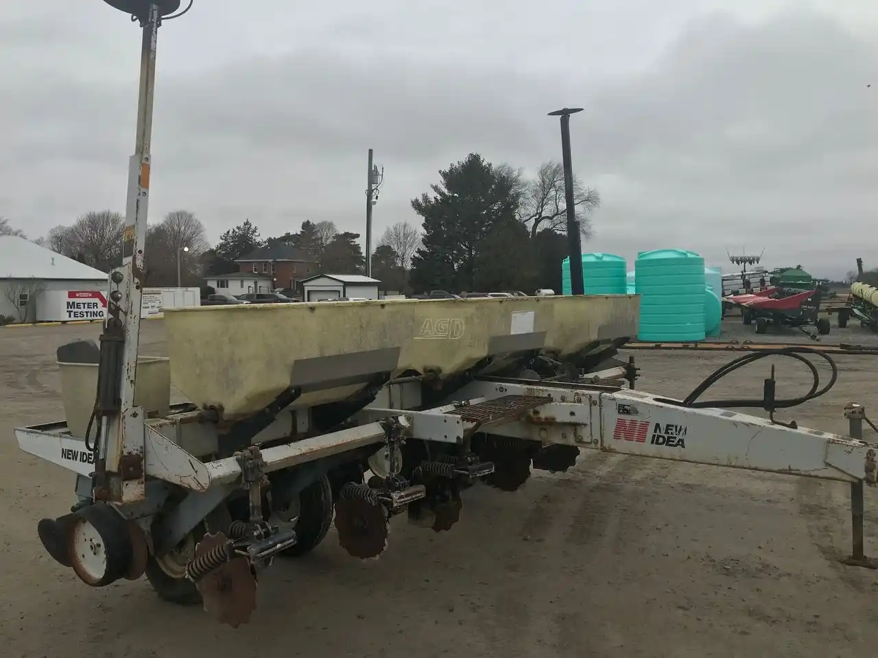 Gallery image 2 for Used New Idea 900 Planter