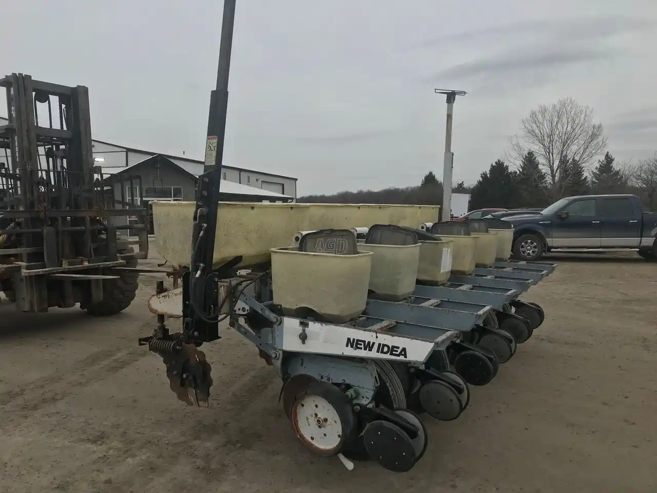 Gallery image 1 for Used New Idea 900 Planter