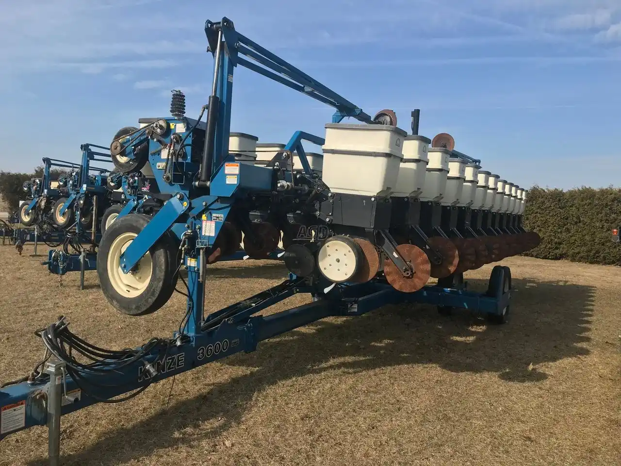 Gallery image 1 for Used 2001 Kinze 3600 Planter