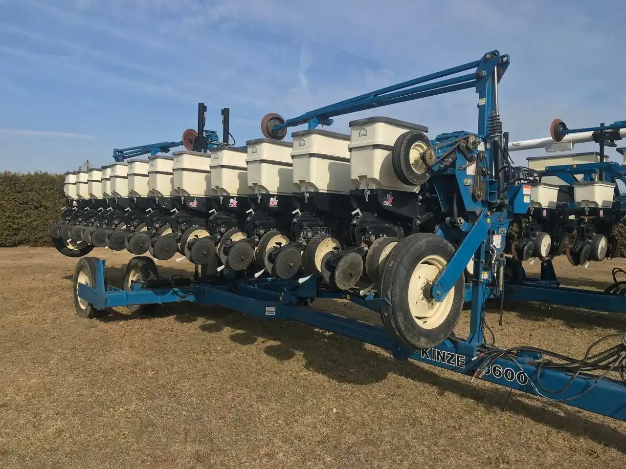 Gallery image 2 for Used 2001 Kinze 3600 Planter