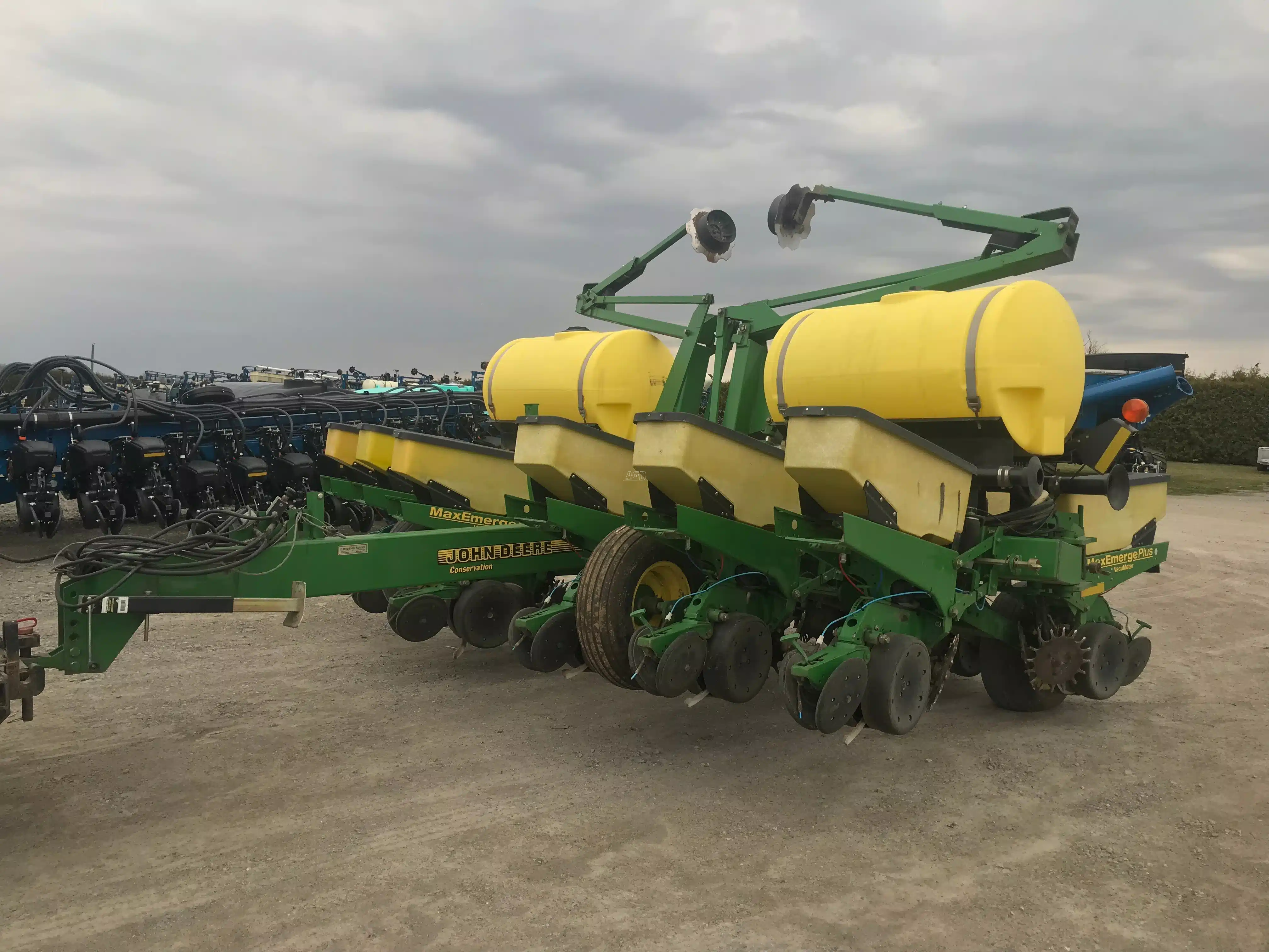 Gallery image 1 for Used John Deere 1760 Planter