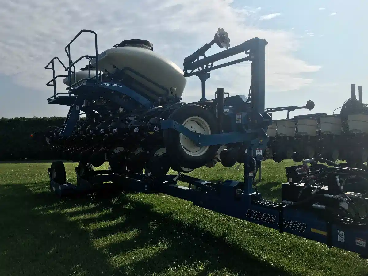 Gallery image 2 for Used 2012 Kinze 3660 Planter