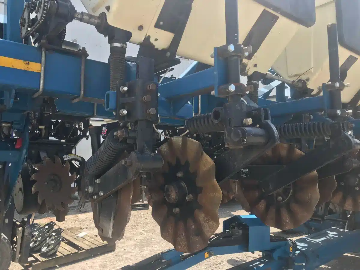 Gallery image 2 for Used 2008 Kinze 3600 Planter