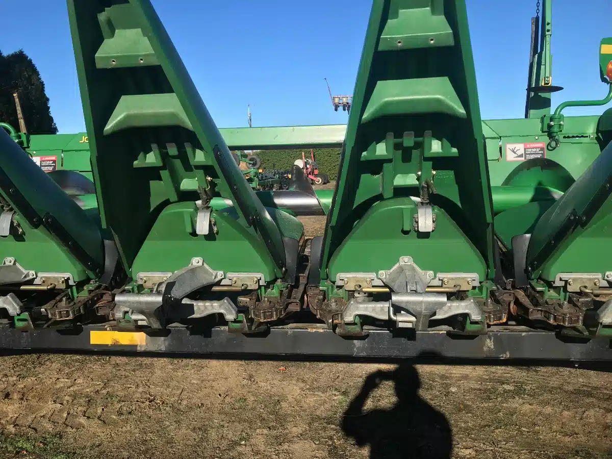 Gallery image 2 for Used 2008 John Deere 606C Header - Row Crop