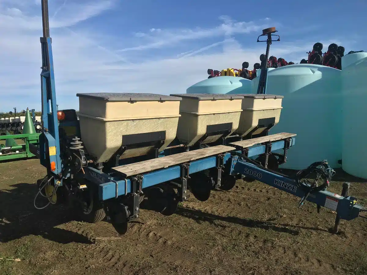 Gallery image 2 for Used Kinze 2000 Planter