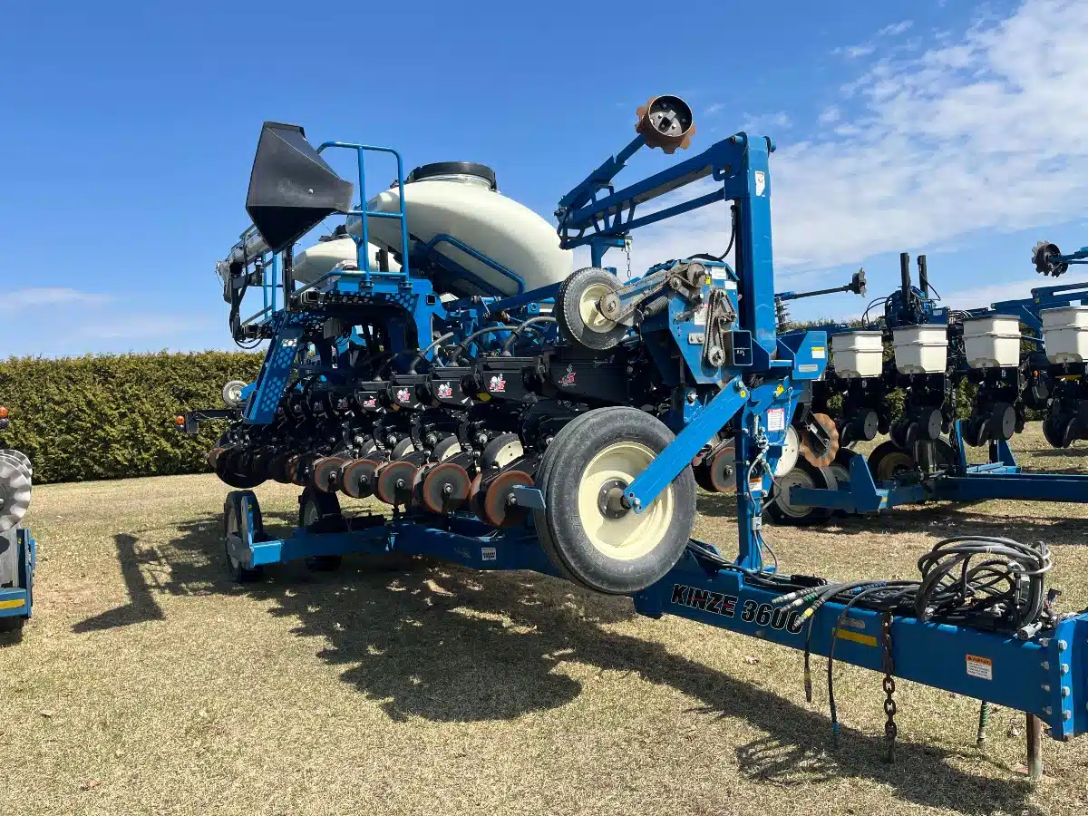 Gallery image 2 for Used Kinze 3600 Planter