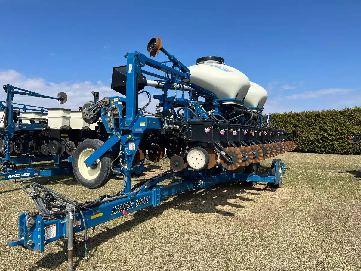 Gallery image 1 for Used Kinze 3600 Planter
