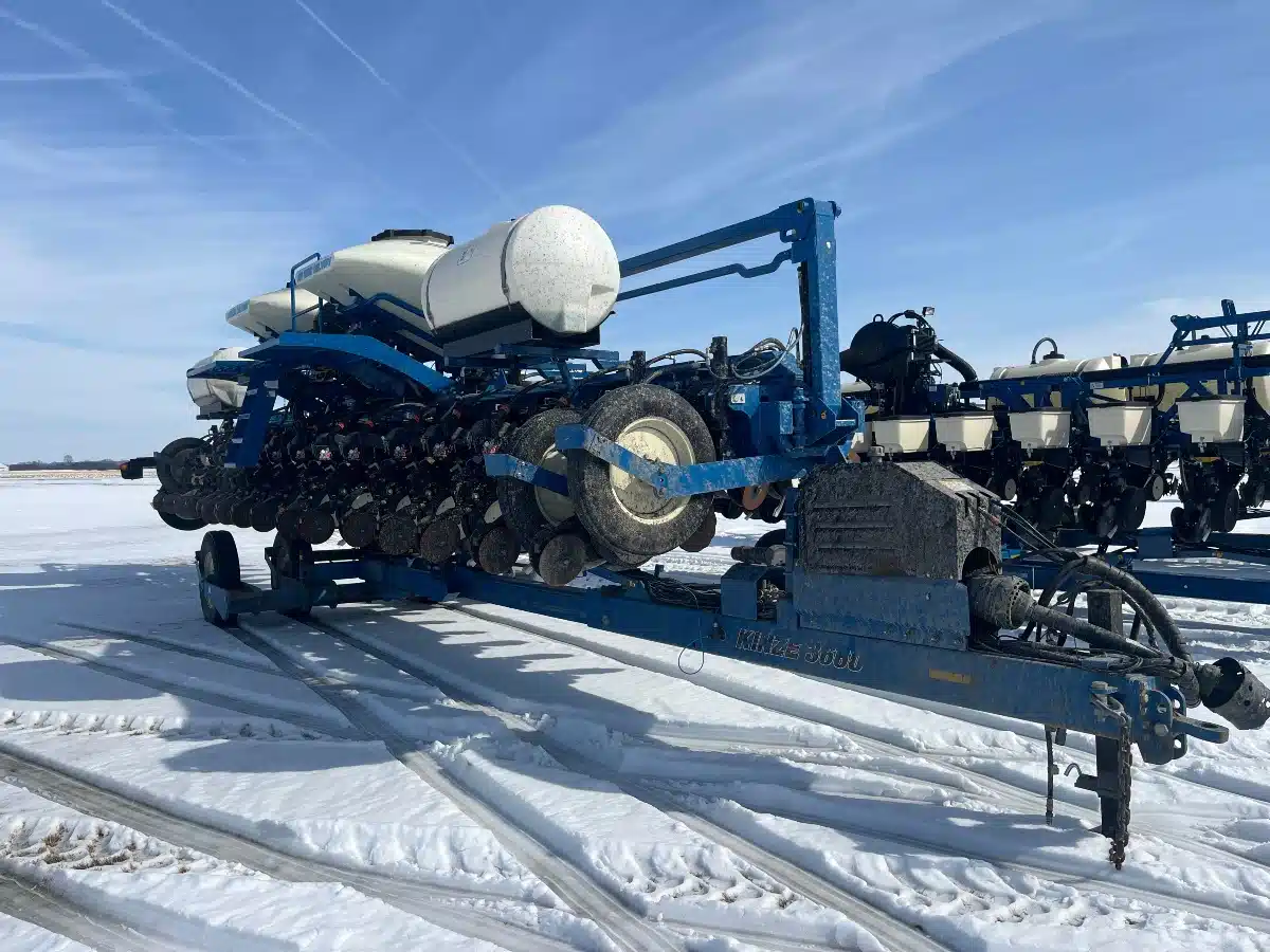 Gallery image 2 for Used Kinze 3660 Planter
