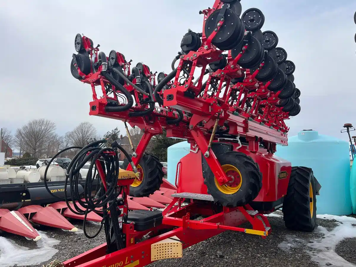 Gallery image 1 for New Väderstad TEMPO L 16 Planter