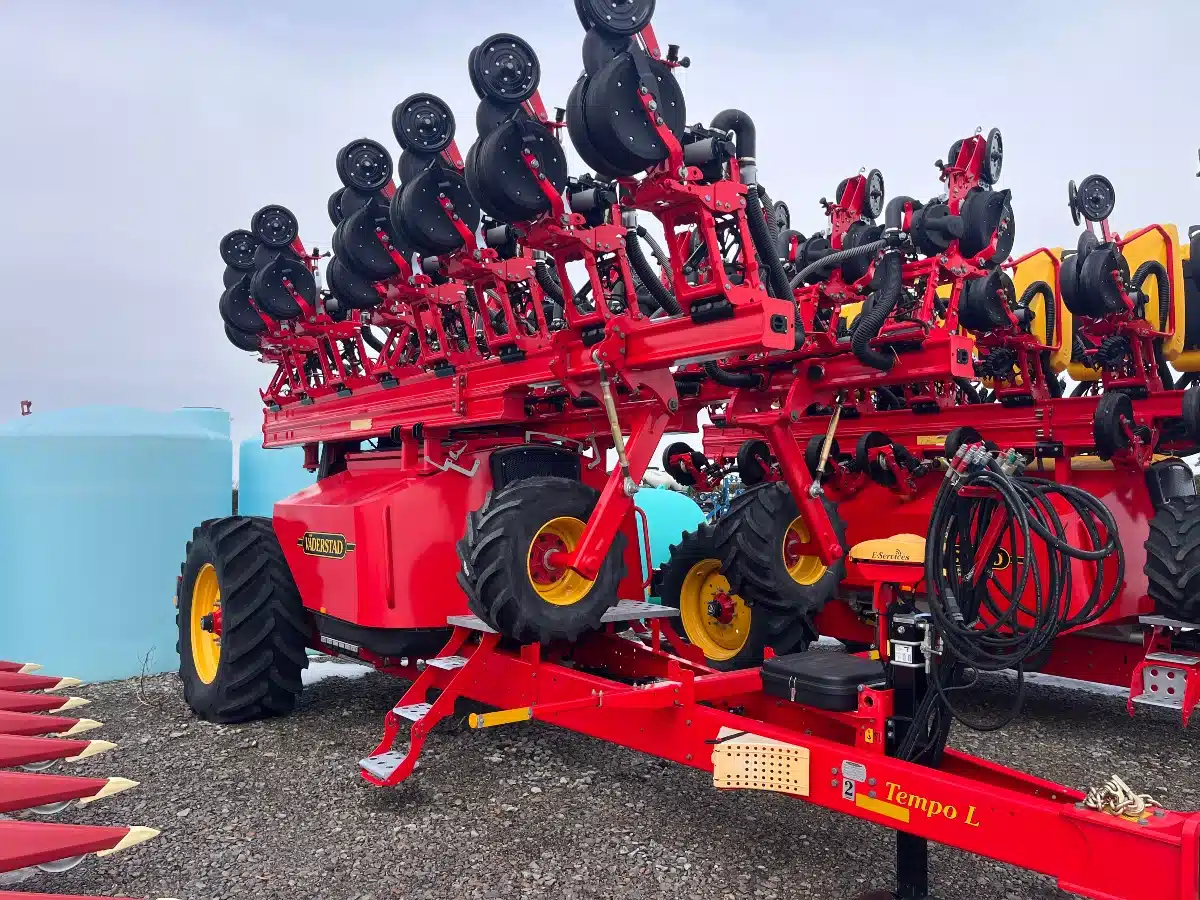 Gallery image 2 for New Väderstad TEMPO L 16 Planter