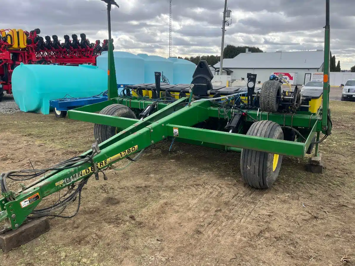 Gallery image 2 for Used John Deere 1780 Planter